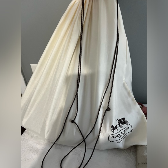 Coach Handbag, Bill and checkbook holder, coin purse FOB - Picture 15 of 15